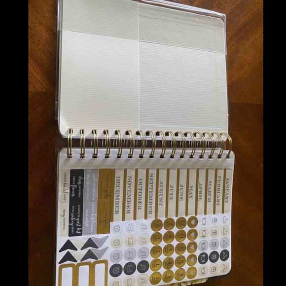 18-month Wedding Planner Journal - Picture 7 of 10